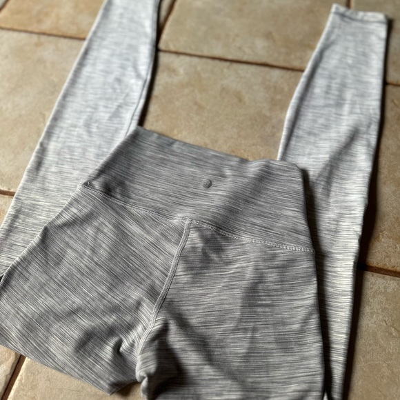 lululemon women’s leggings sizes 2 and 4 - Picture 11 of 12